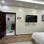 استديو بدخول ذاتي وجلسة خارجية